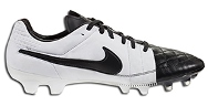 nuove scarpe da calcio nike tiempo legend v