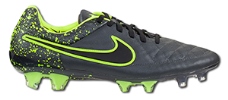 nuove scarpe da calcio nike tiempo legend v