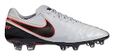 nuove scarpe da calcio nike tiempo